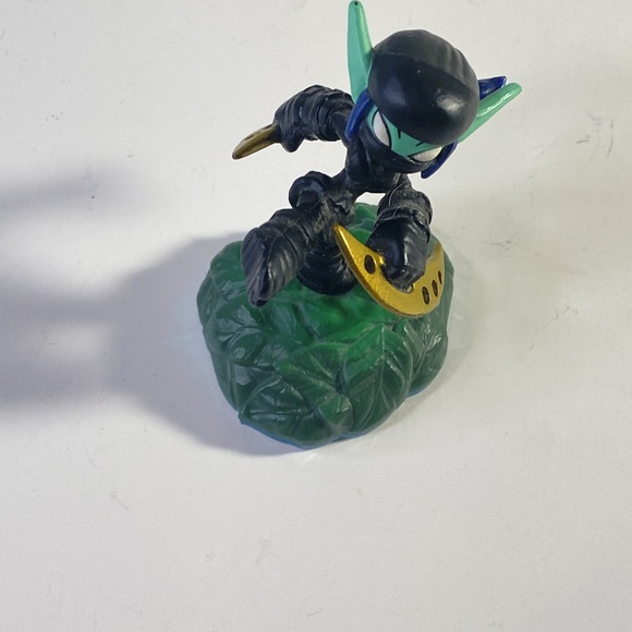 Activision Skylanders Figure With Green Textured Base And Twin Blades - Picture 7 of 10